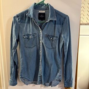American Eagle | Denim Long Sleeve Button Down Shirt